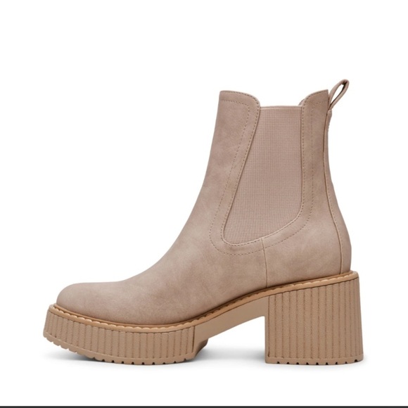 DV by Dolce Vita Darcel Lug Danda Chelsea Chunky Ankle Boot Stone Women’s Size 8 - Picture 12 of 14